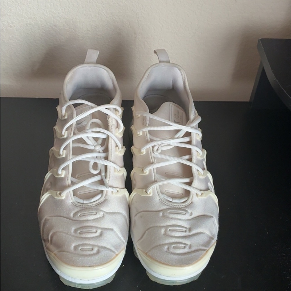 Nike Air VaporMax Plus white